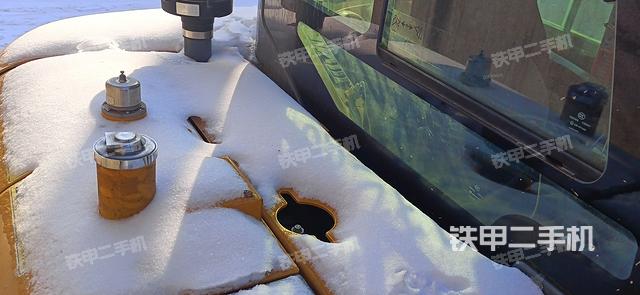 驾驶室顶部（整机外观）