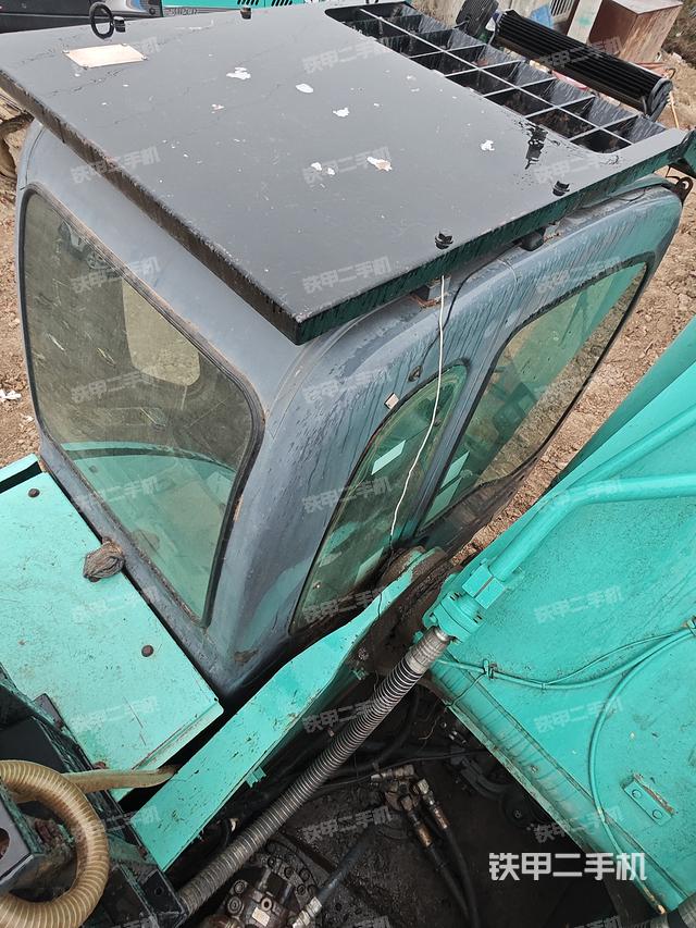 驾驶室顶部（整机外观）