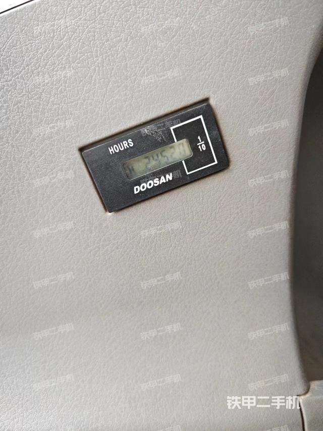 驾驶室顶部（整机外观）