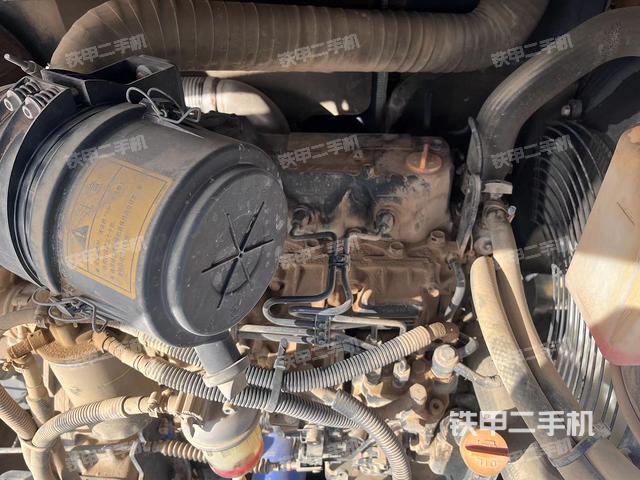 回转马达和主控阀（整机外观）