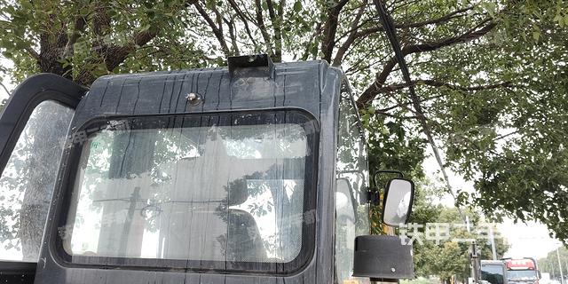 驾驶室顶部（整机外观）