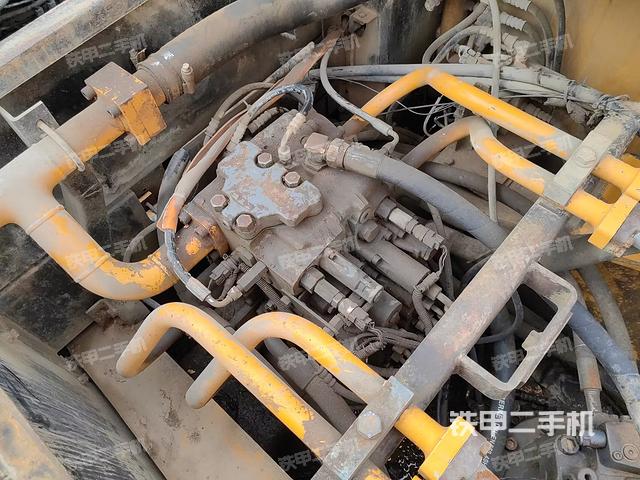 回转马达和主控阀（整机外观）