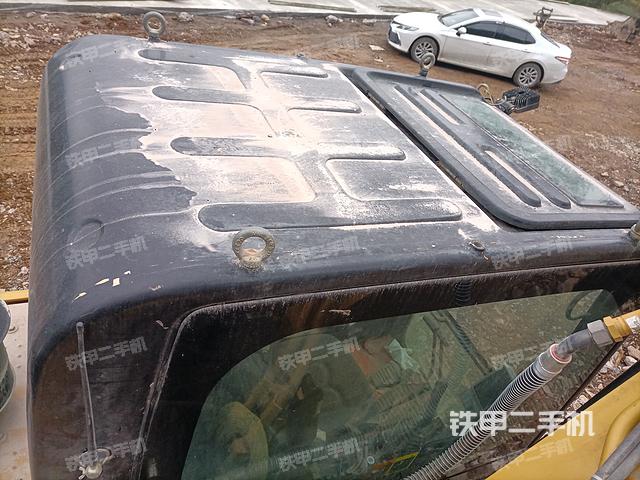 驾驶室顶部（整机外观）