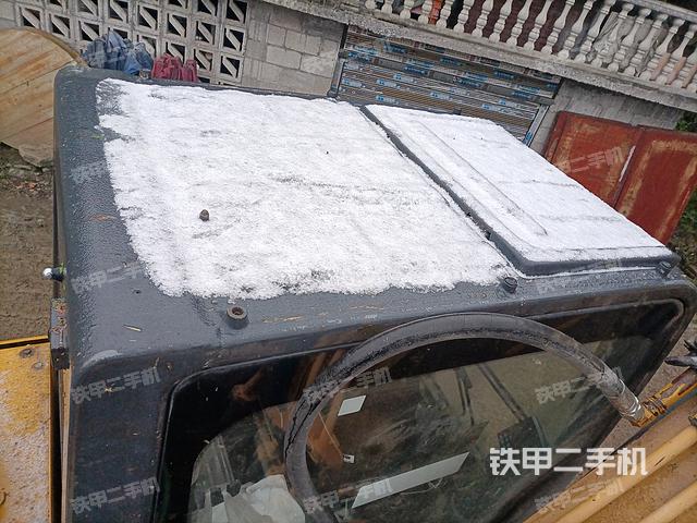 驾驶室顶部（整机外观）