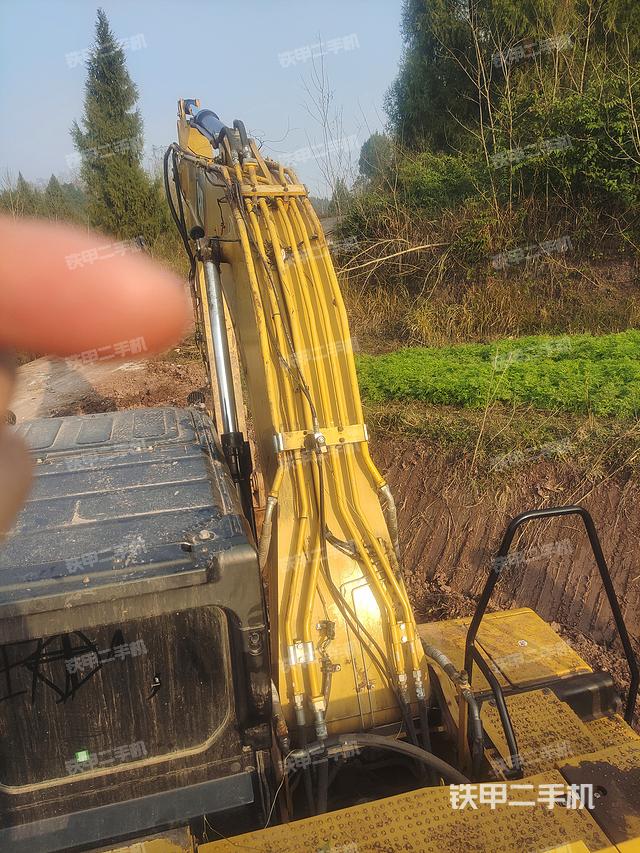 驾驶室顶部（整机外观）