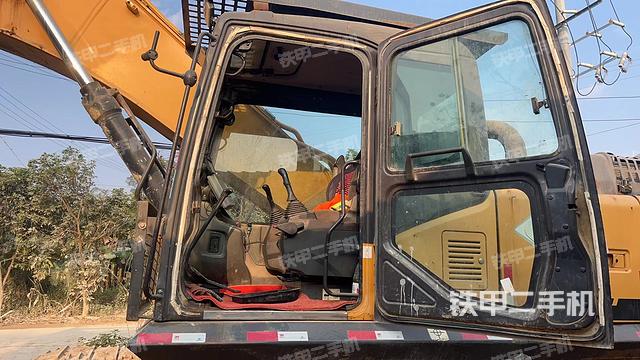 驾驶室整体（整机外观）