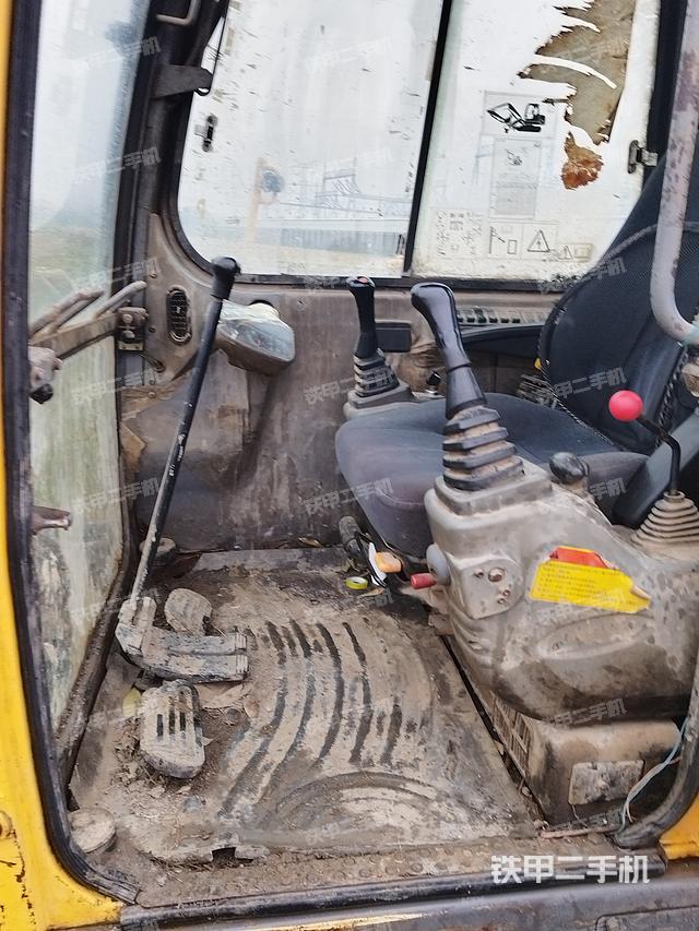 驾驶室整体（整机外观）