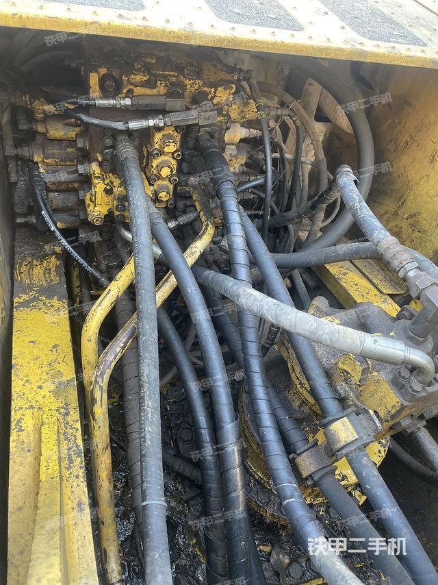 回转马达和主控阀（整机外观）