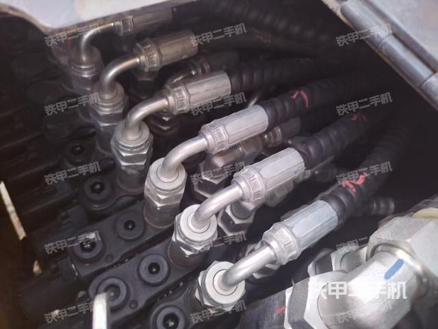 回转马达和主控阀（整机外观）