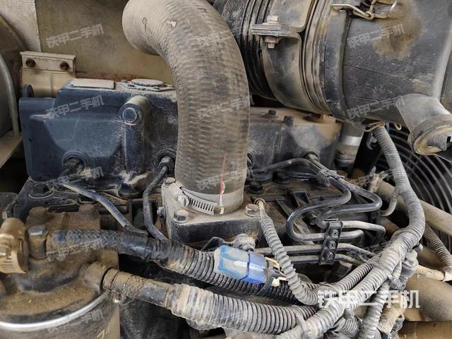 回转马达和主控阀（整机外观）