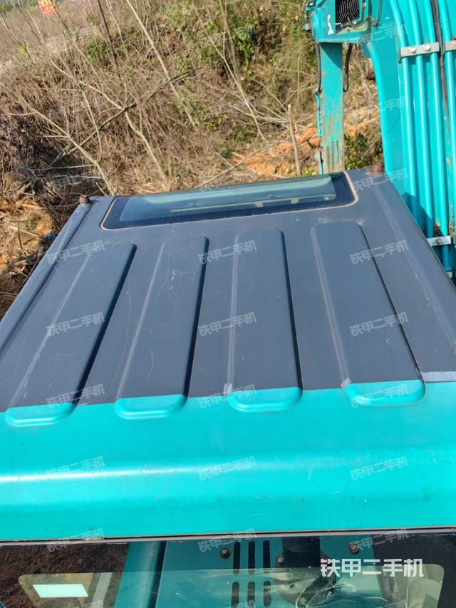 驾驶室顶部（整机外观）