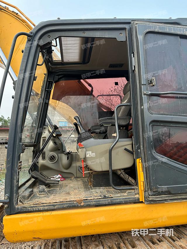 驾驶室整体（整机外观）