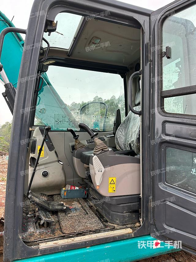 驾驶室整体（整机外观）