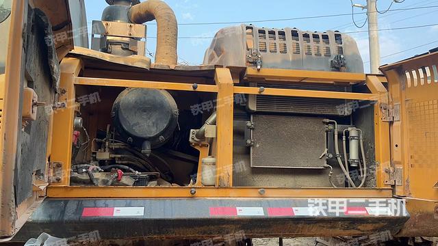 驾驶室顶部（整机外观）