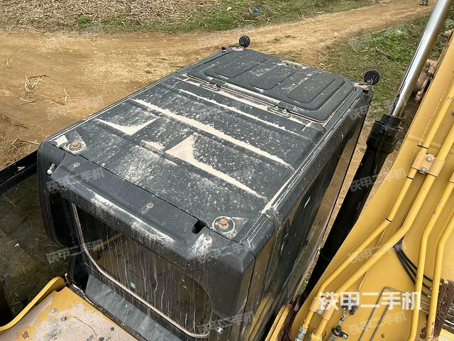 驾驶室顶部（整机外观）