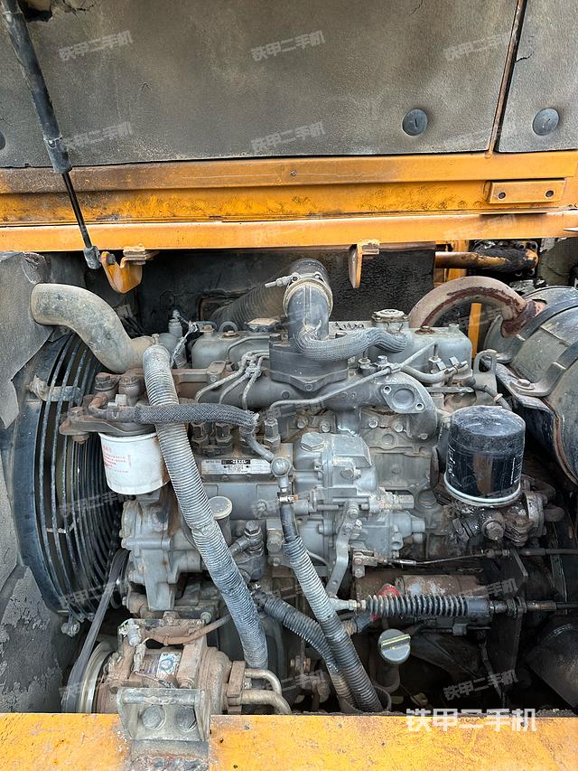 驾驶室顶部（整机外观）