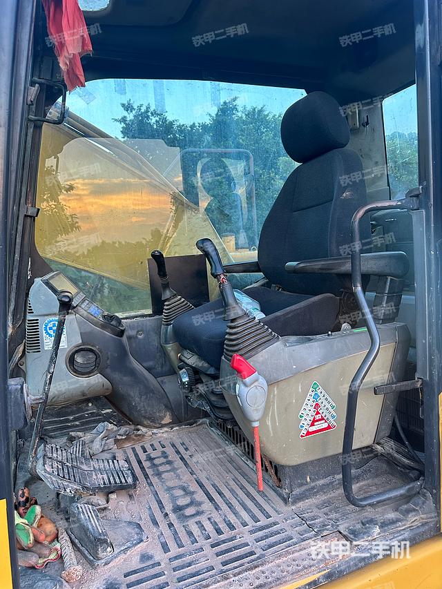 驾驶室整体（整机外观）