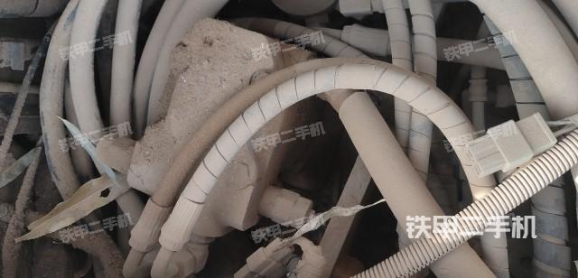 回转马达和主控阀（整机外观）