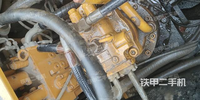 回转马达和主控阀（整机外观）