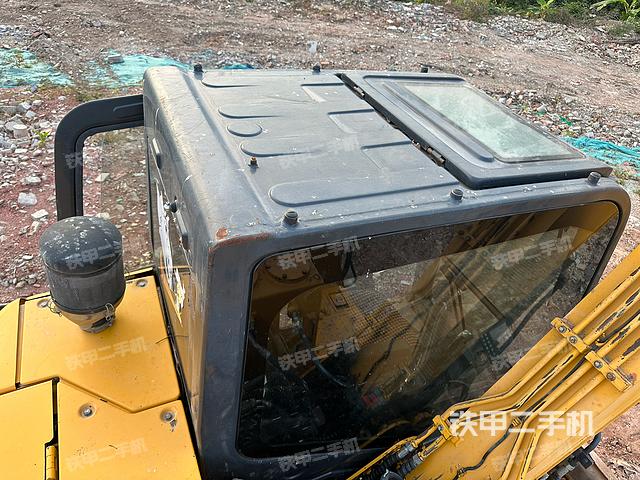 驾驶室顶部（整机外观）