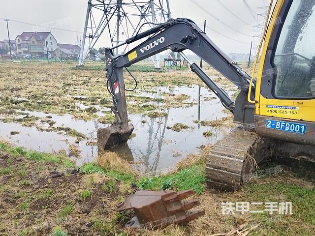 回转马达和主控阀（整机外观）