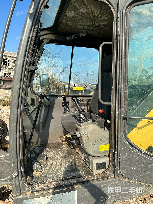 驾驶室整体（整机外观）