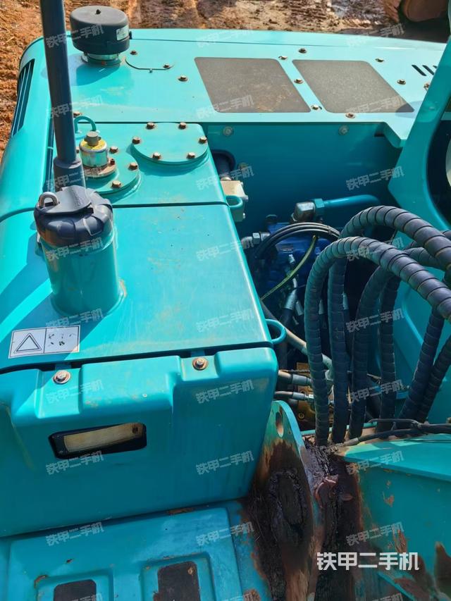 回转马达和主控阀（整机外观）