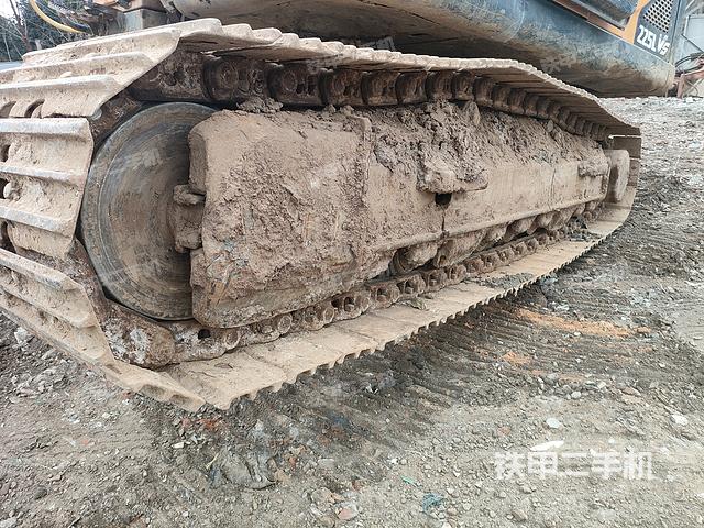 單側履帶整體（整機外觀）