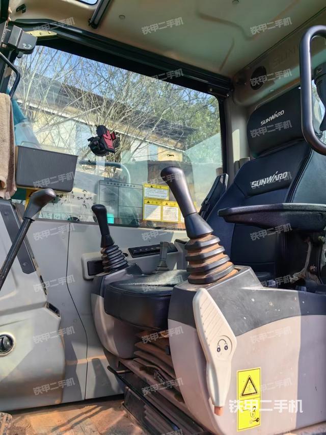 驾驶室整体（整机外观）