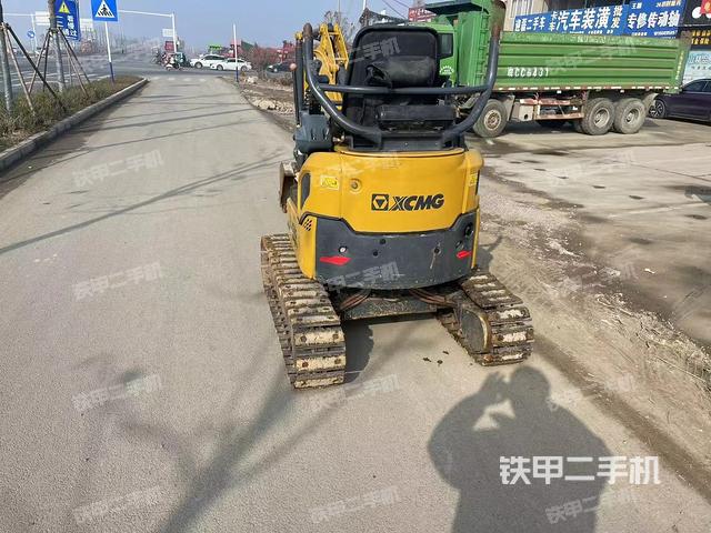 驾驶室顶部（整机外观）