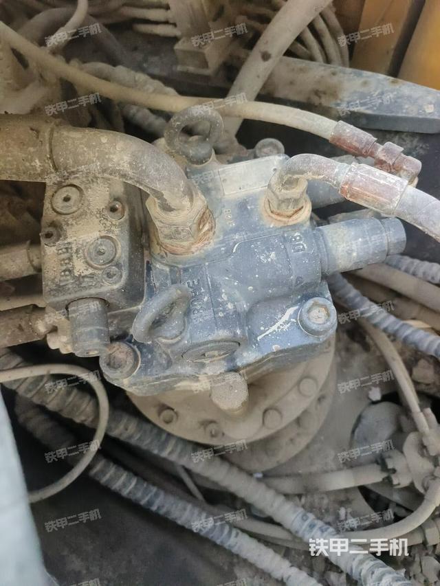 回转马达和主控阀（整机外观）