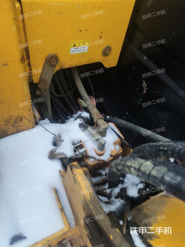 回转马达和主控阀（整机外观）