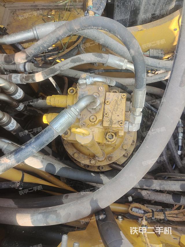 回转马达和主控阀（整机外观）