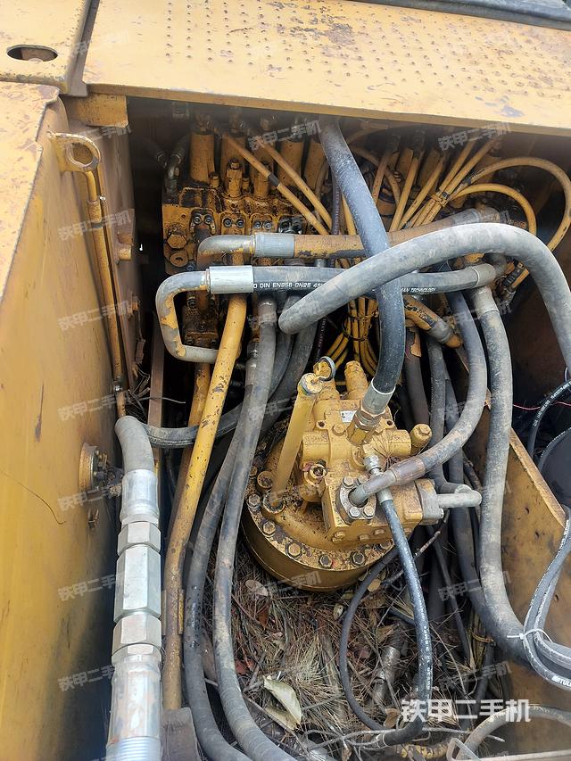 回转马达和主控阀（整机外观）