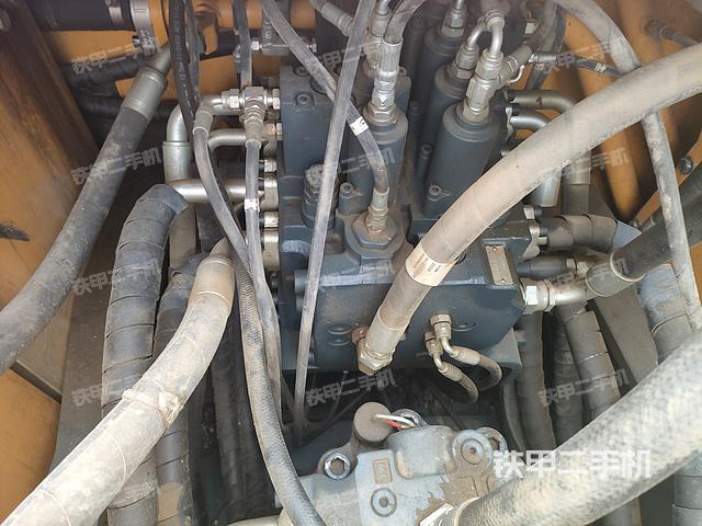 回轉馬達和主控閥（整機外觀）