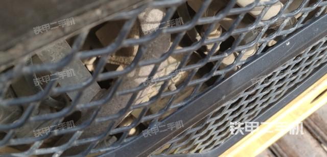 液压泵舱室正面整体（整机外观）