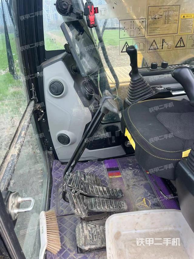 驾驶室整体（整机外观）