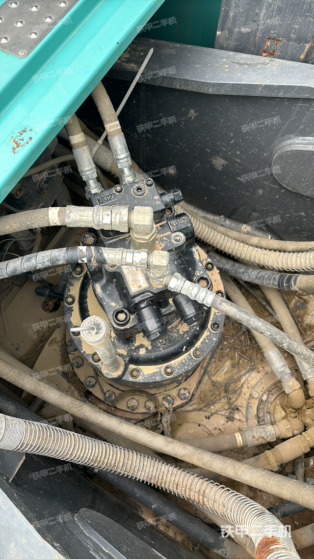 回转马达和主控阀（整机外观）