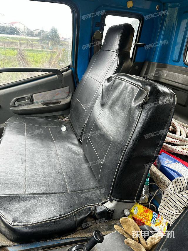 驾驶室操作台（设备外观及核心部件）