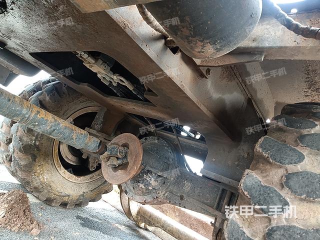 回转马达和主控阀（整机外观）