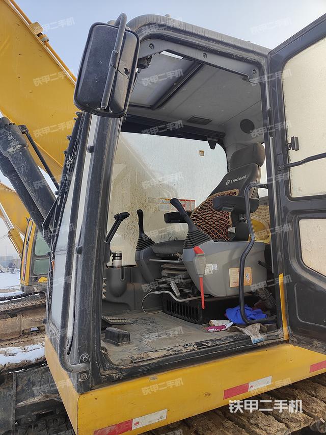 驾驶室整体（整机外观）