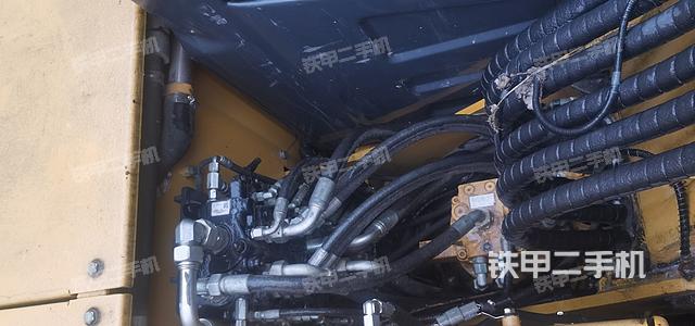 回转马达和主控阀（整机外观）