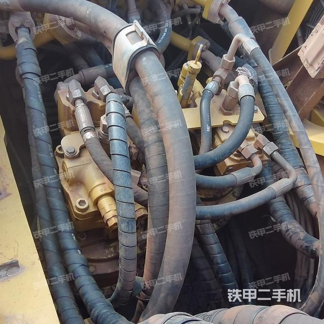 回转马达和主控阀（整机外观）