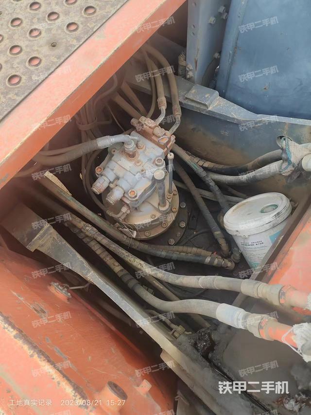 回转马达和主控阀（整机外观）