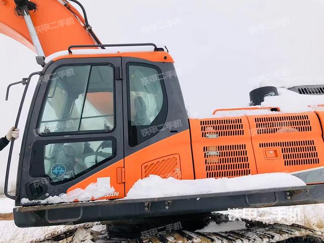 驾驶室整体（整机外观）