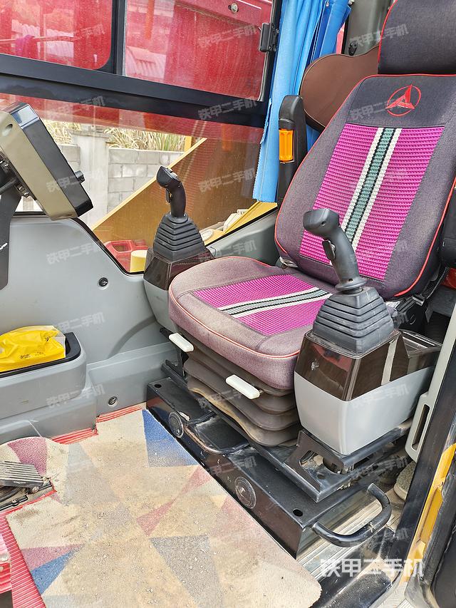 驾驶室操作台（设备外观及核心部件）