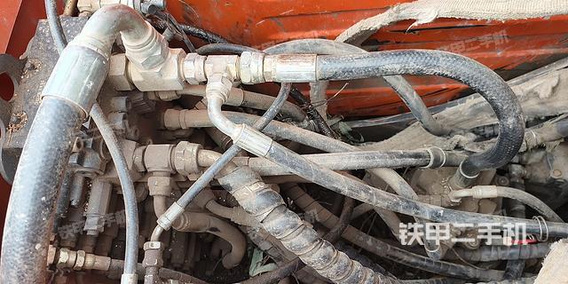 回转马达和主控阀（整机外观）