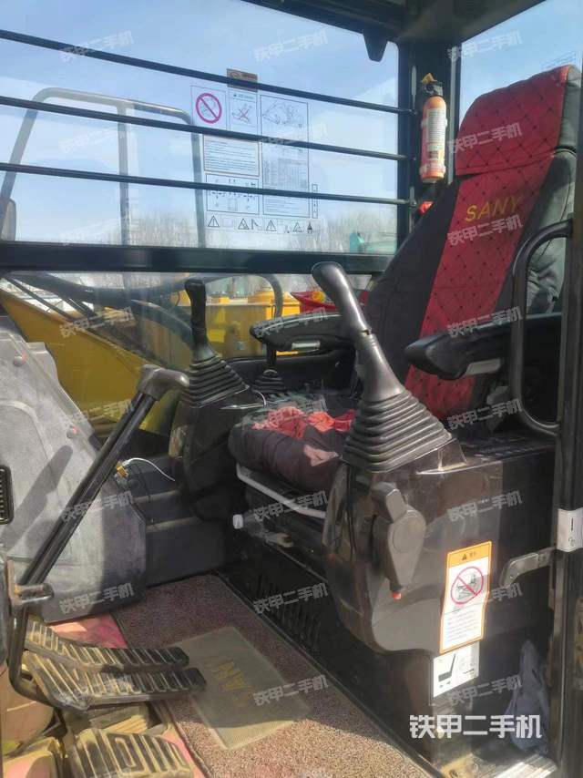 驾驶室整体（整机外观）