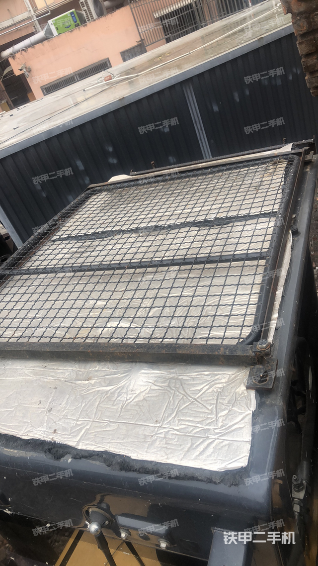 驾驶室顶部（整机外观）