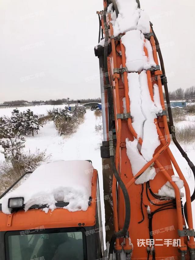 驾驶室顶部（整机外观）